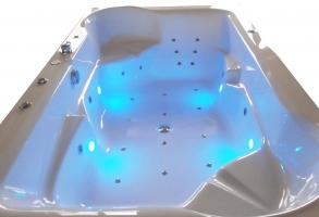 Whirlpool Badewanne, eigene Fertigung und top Service